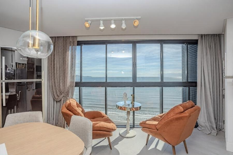 Poltronas frente mar com vista panorâmica para o oceano em Itapema